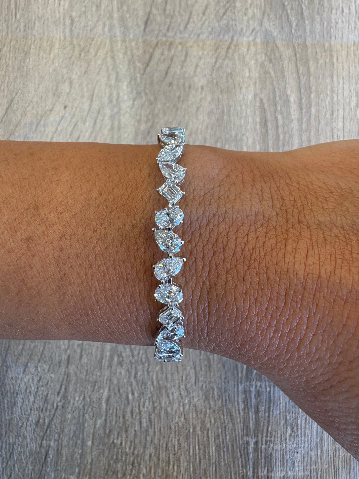 6 cttw multi shape bangle