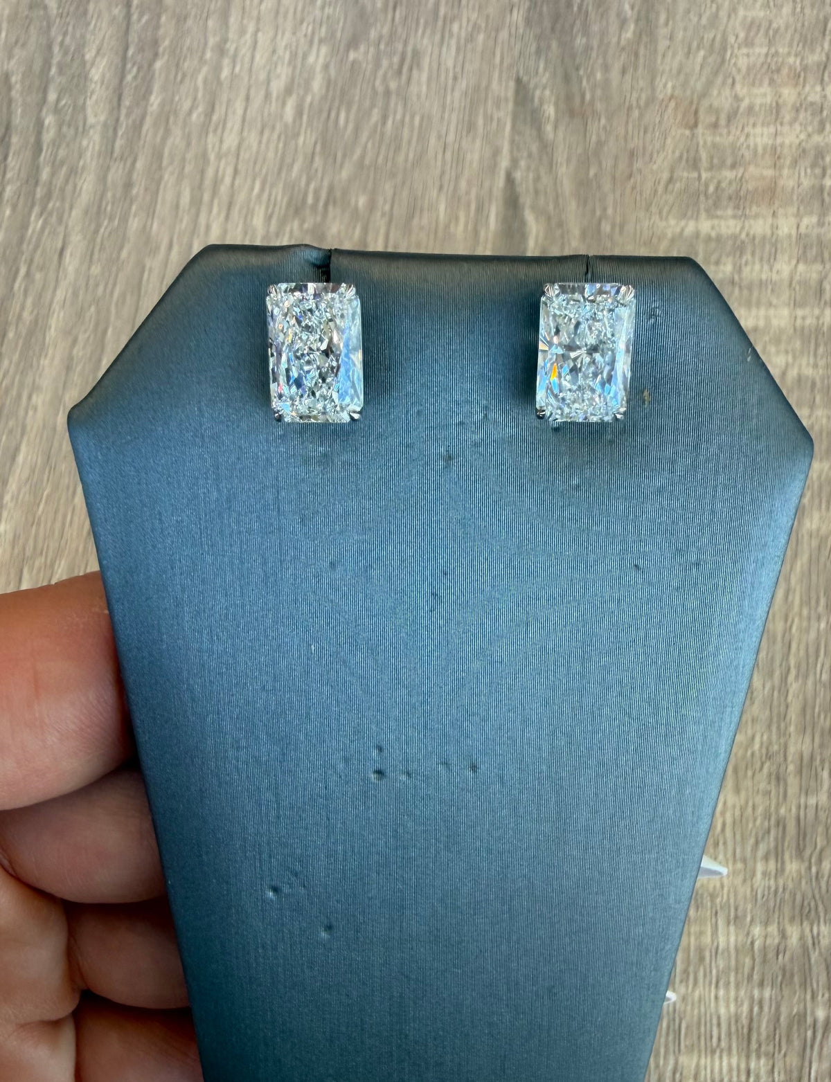6 cttw radiant studs