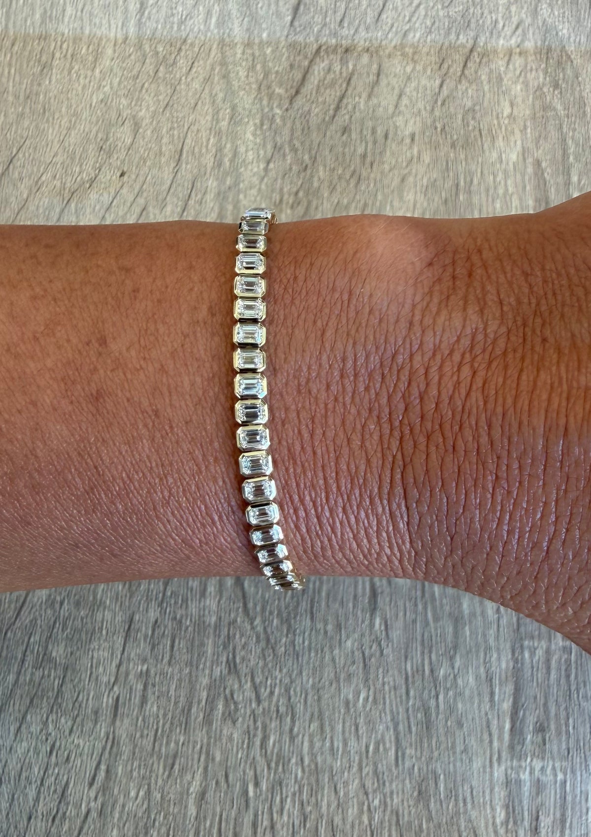 5.14 cttw bezel emerald tennis bracelet