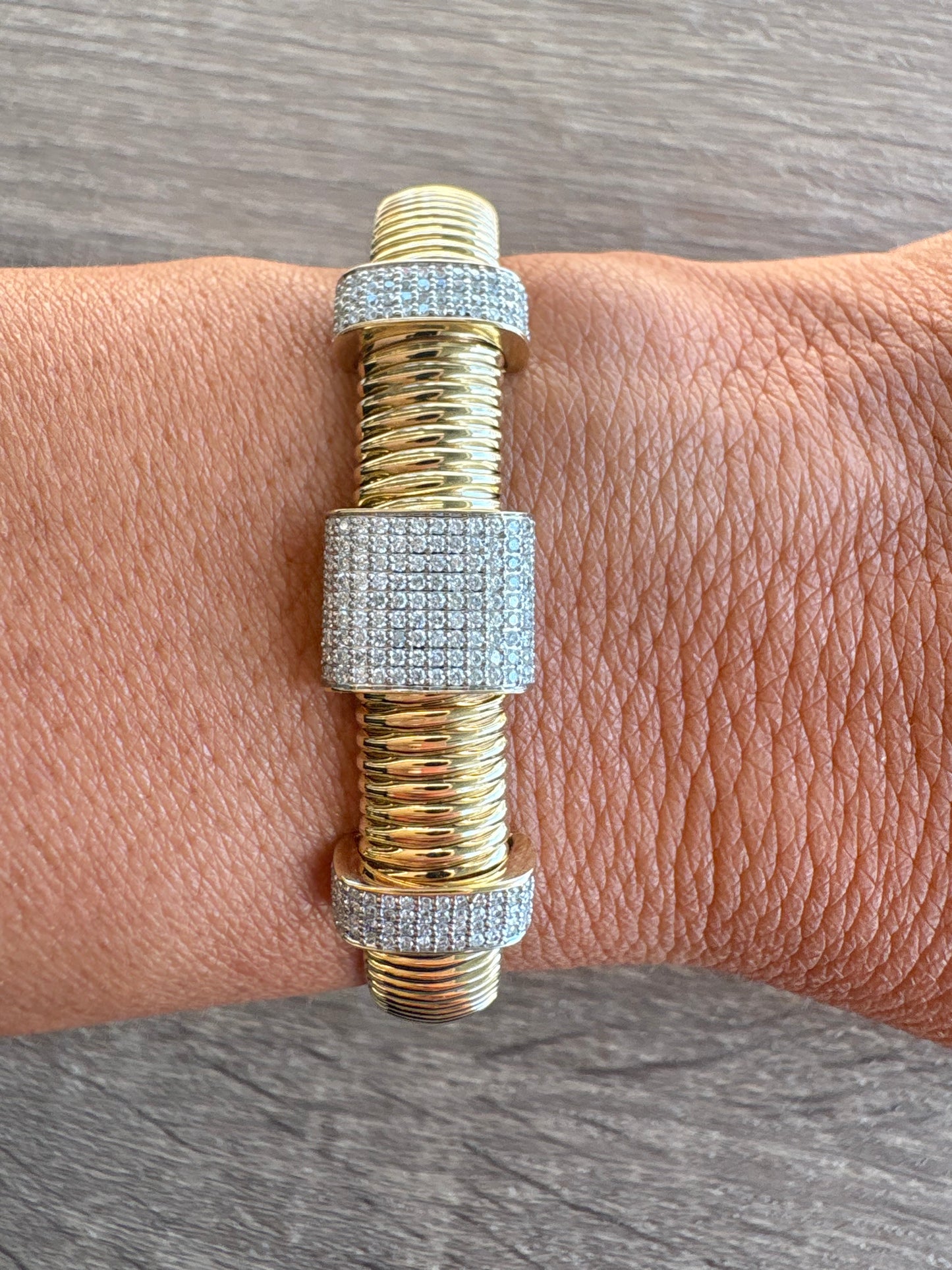 .69 ct pave diamond bangle