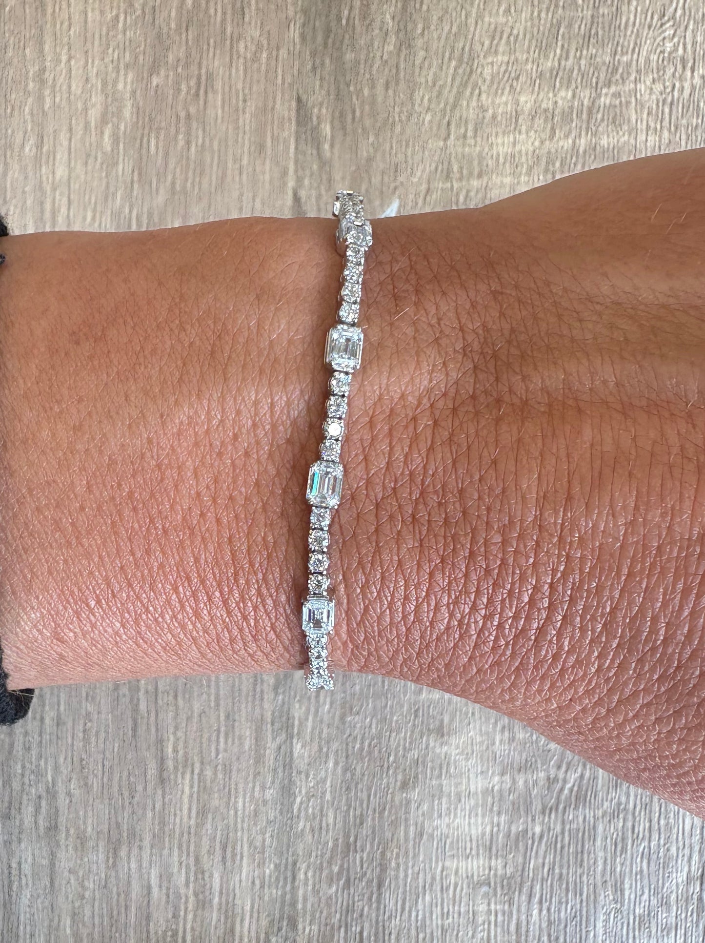 4.42 cttw tennis bracelet with emerald stations