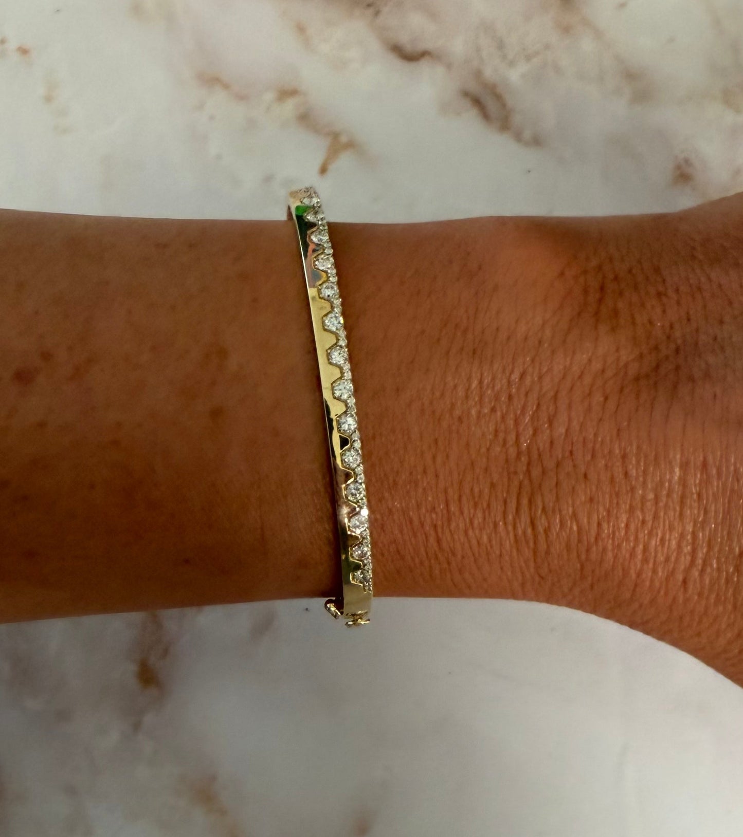 .8 cttw bangle with pave design