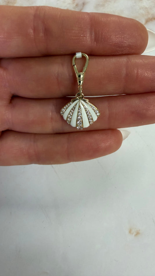 .25 cttw seashell charm (no chain)