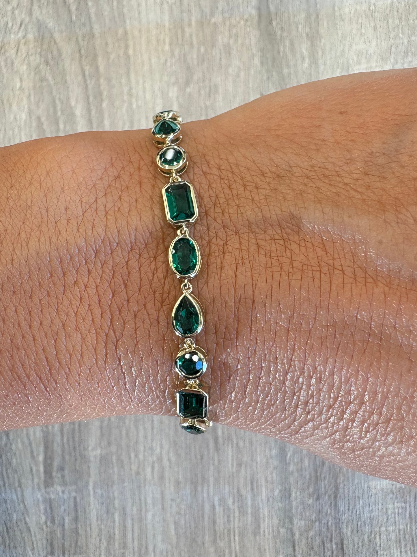 5.44 cttw multi shape bezel emerald green bracelet