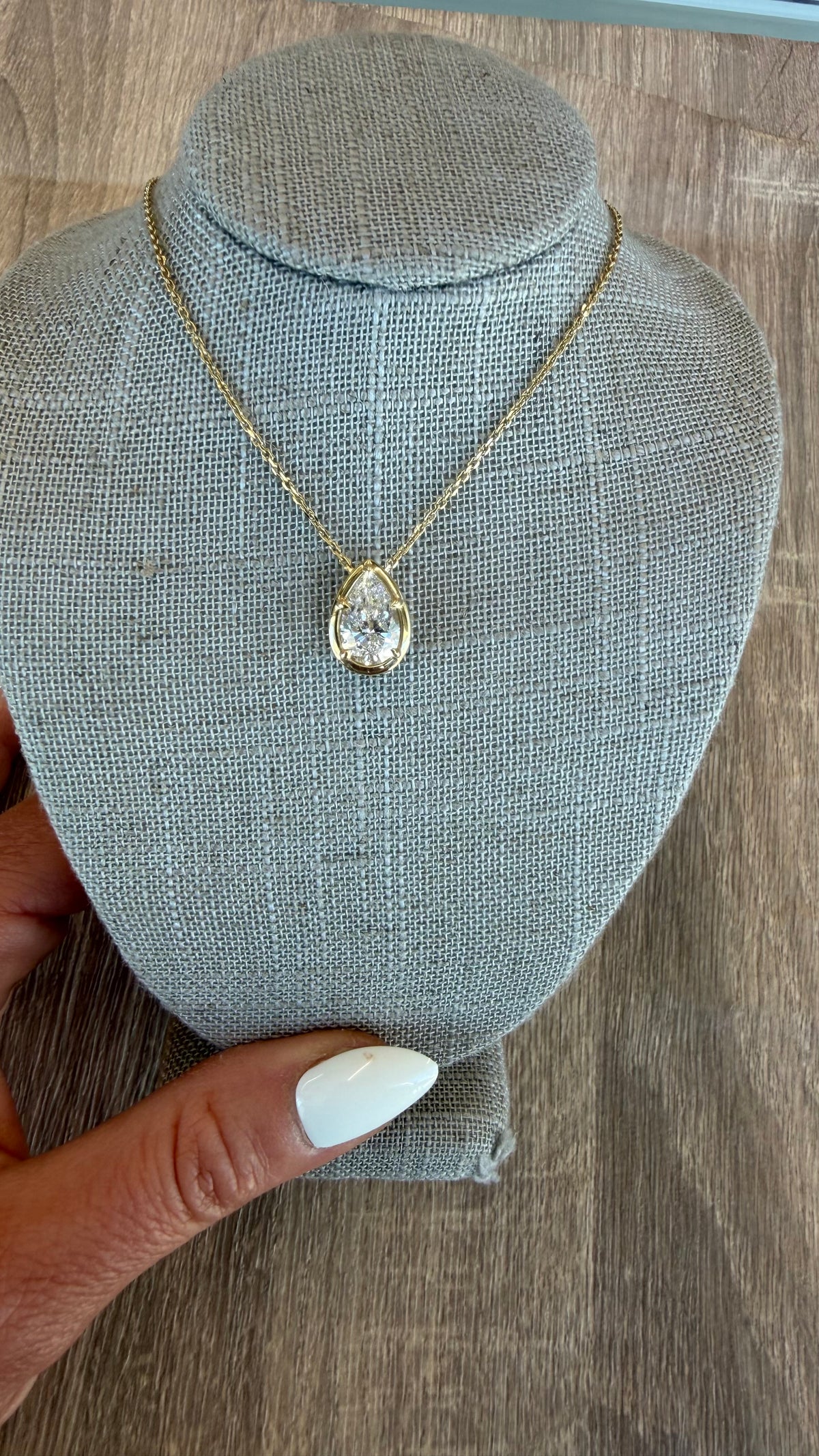 2 ct pronged bezel pear necklace