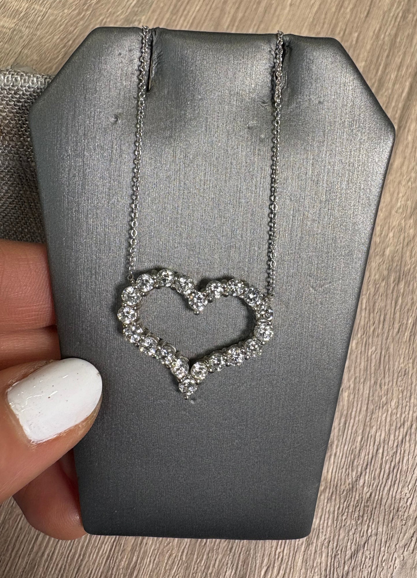 2 cttw Heart Outline Necklace
