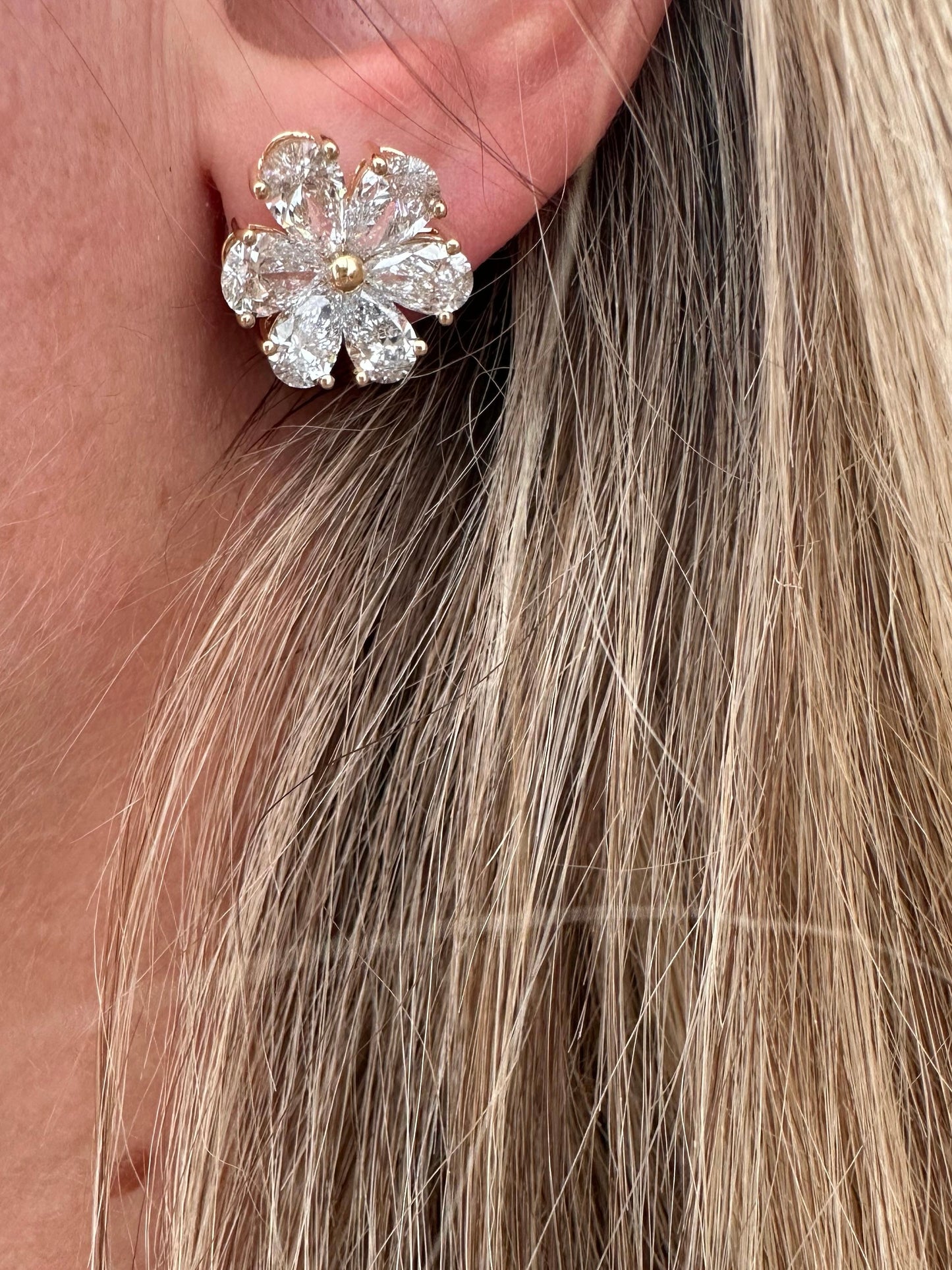 8 cttw yellow gold flower studs