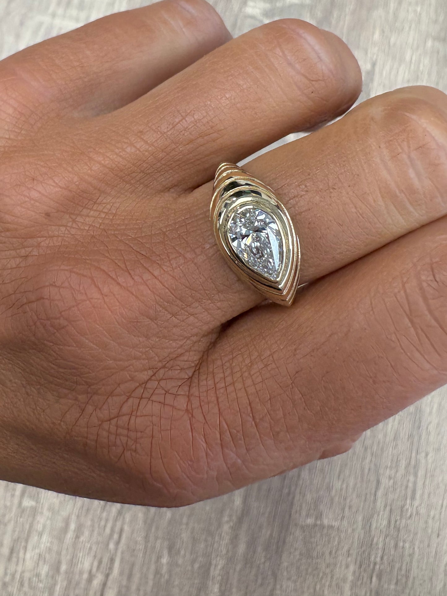 1 ct Pear Thick Gold Ring