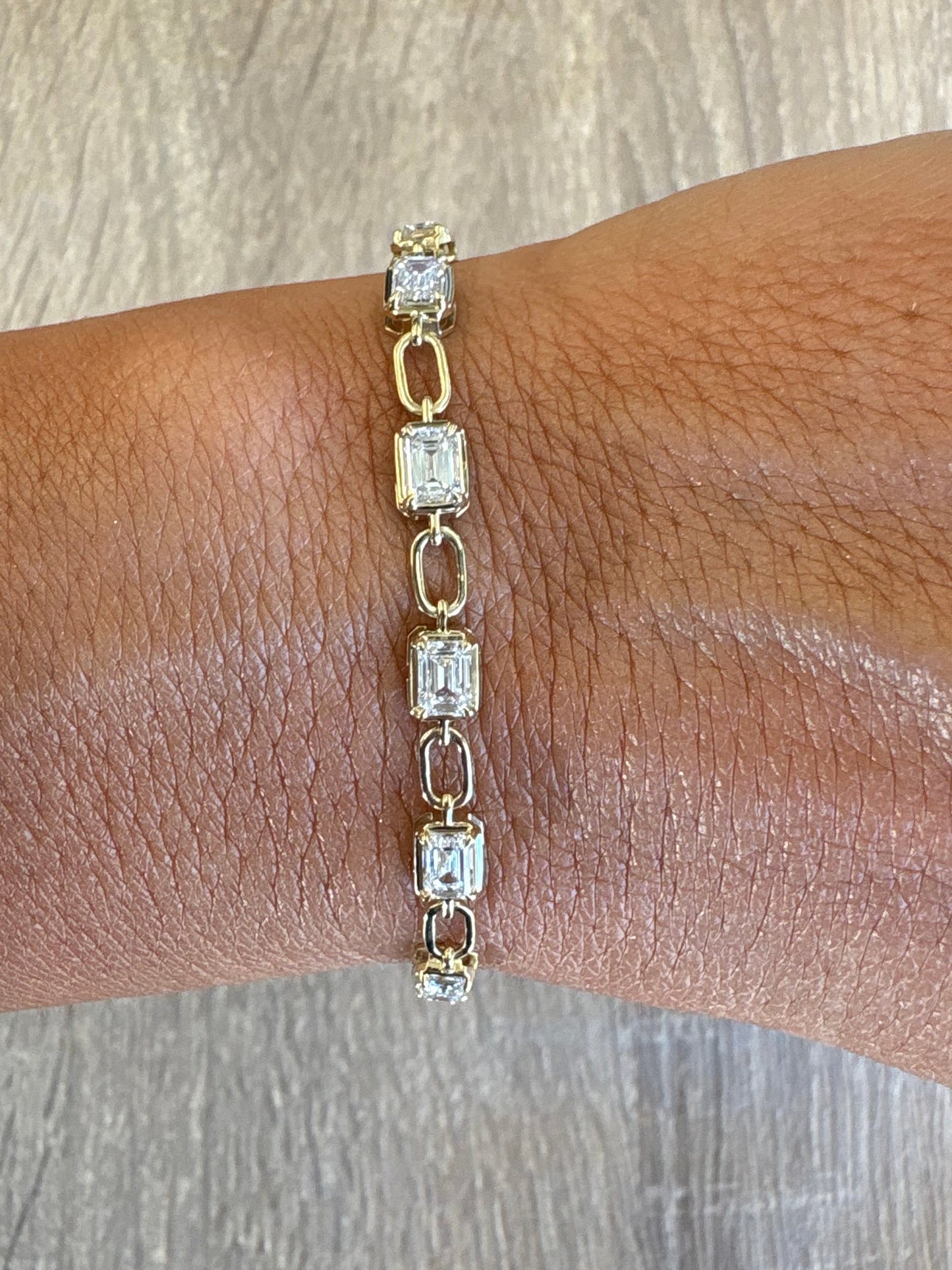 4.44 cttw bezel emerald chain link bracelet