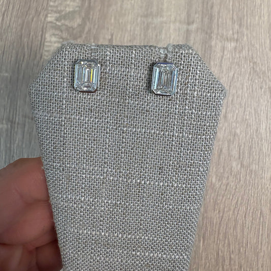 4 cttw White Gold Bezel Emerald Studs