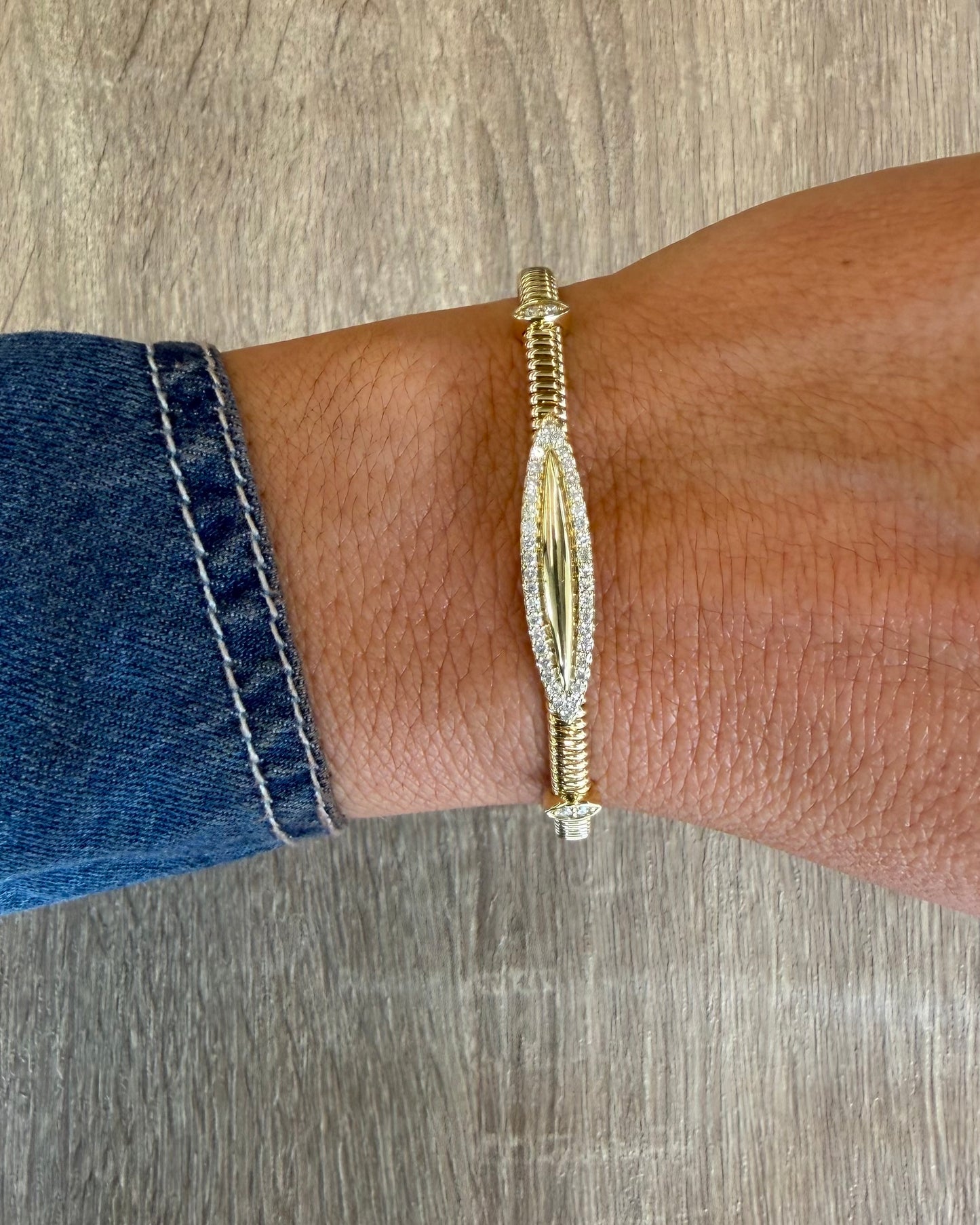 .5 cttw bangle with pave diamond detail