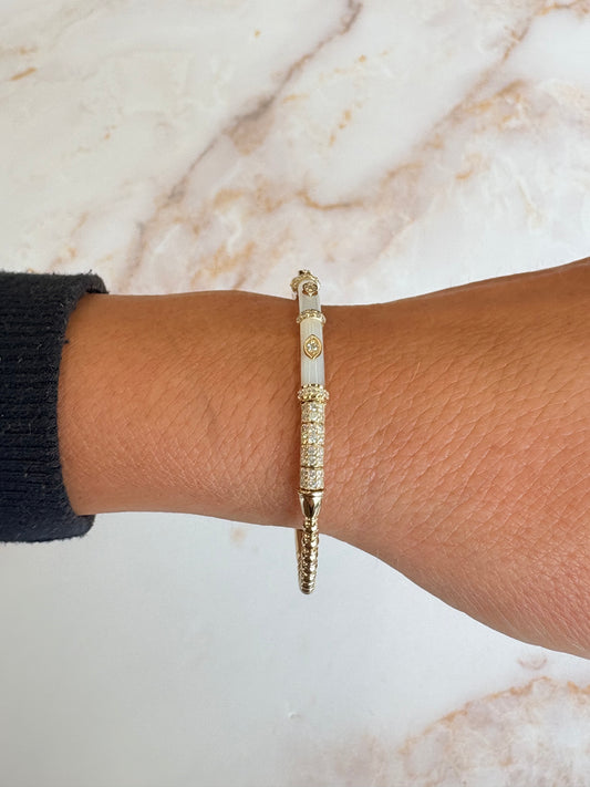 .85 cttw decorative bangle