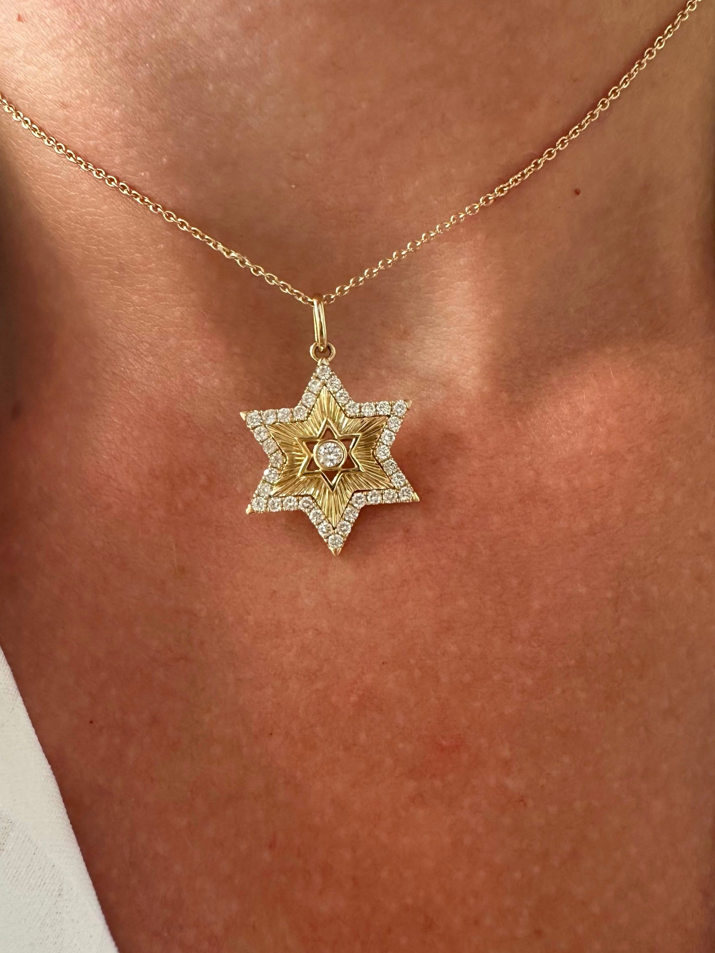 .5 cttw gold Magen David necklace