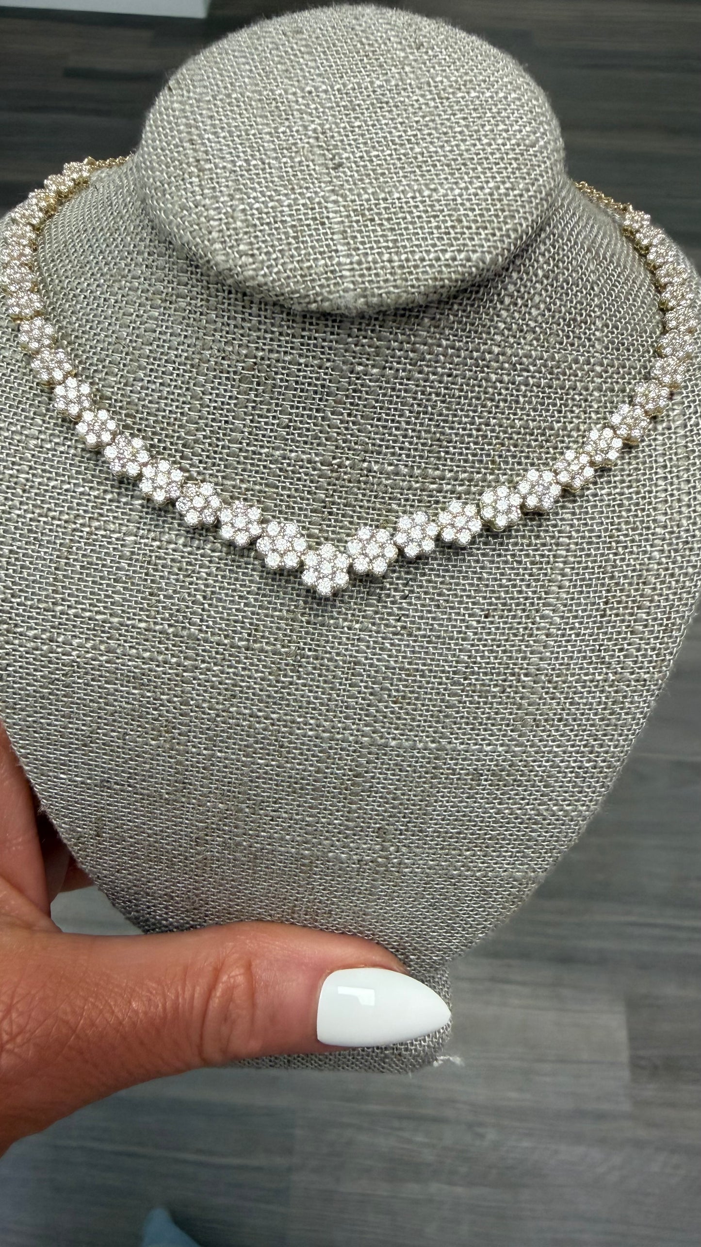 5.25 cttw yellow gold halfway flower necklace
