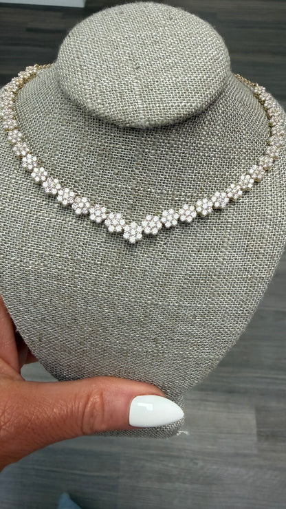 5.25 cttw yellow gold halfway flower necklace