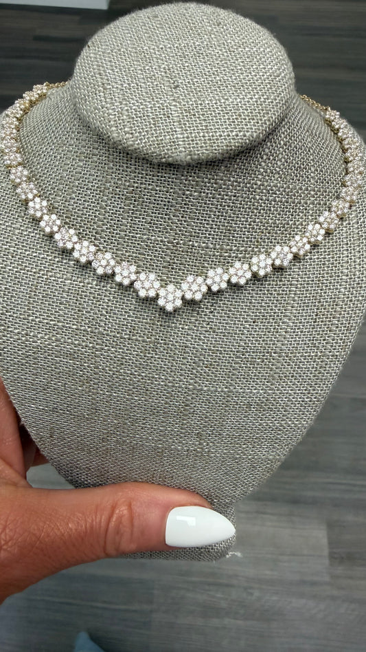 5.25 cttw yellow gold halfway flower necklace
