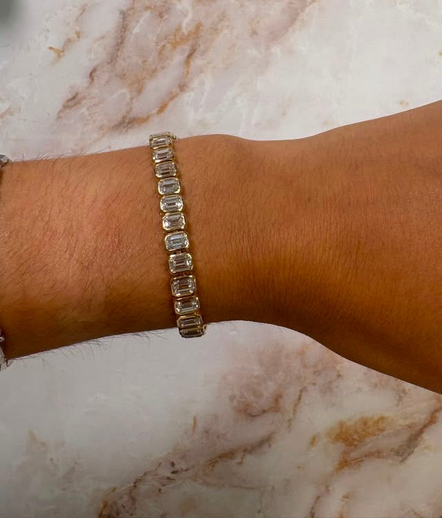 16.9 cttw bezel emerald tennis bracelet