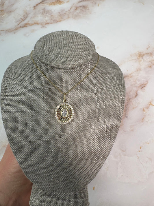 .80 ct fluted gold necklace with oval center