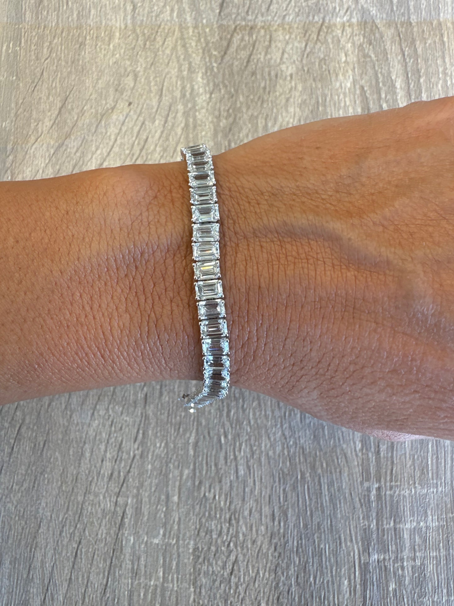 20.89 cttw emerald tennis bracelet