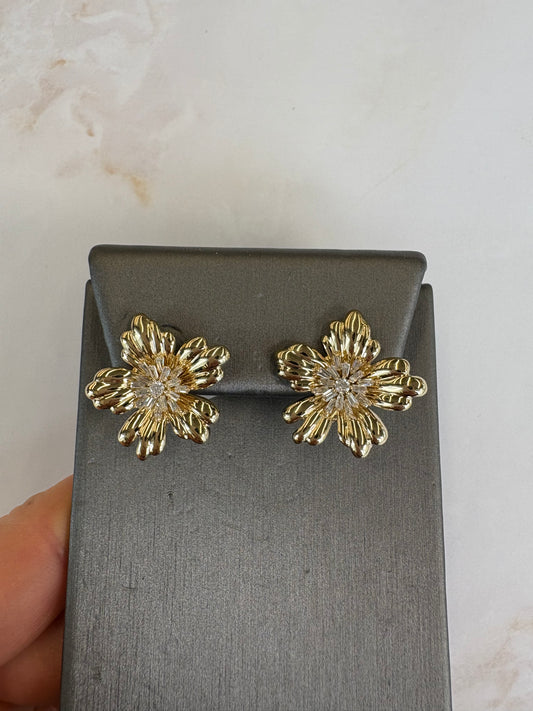 .6 cttw yellow gold flower earrings