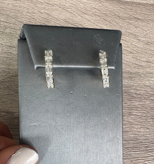 2.15 cttw Yellow Gold Halfway Emerald Hoops