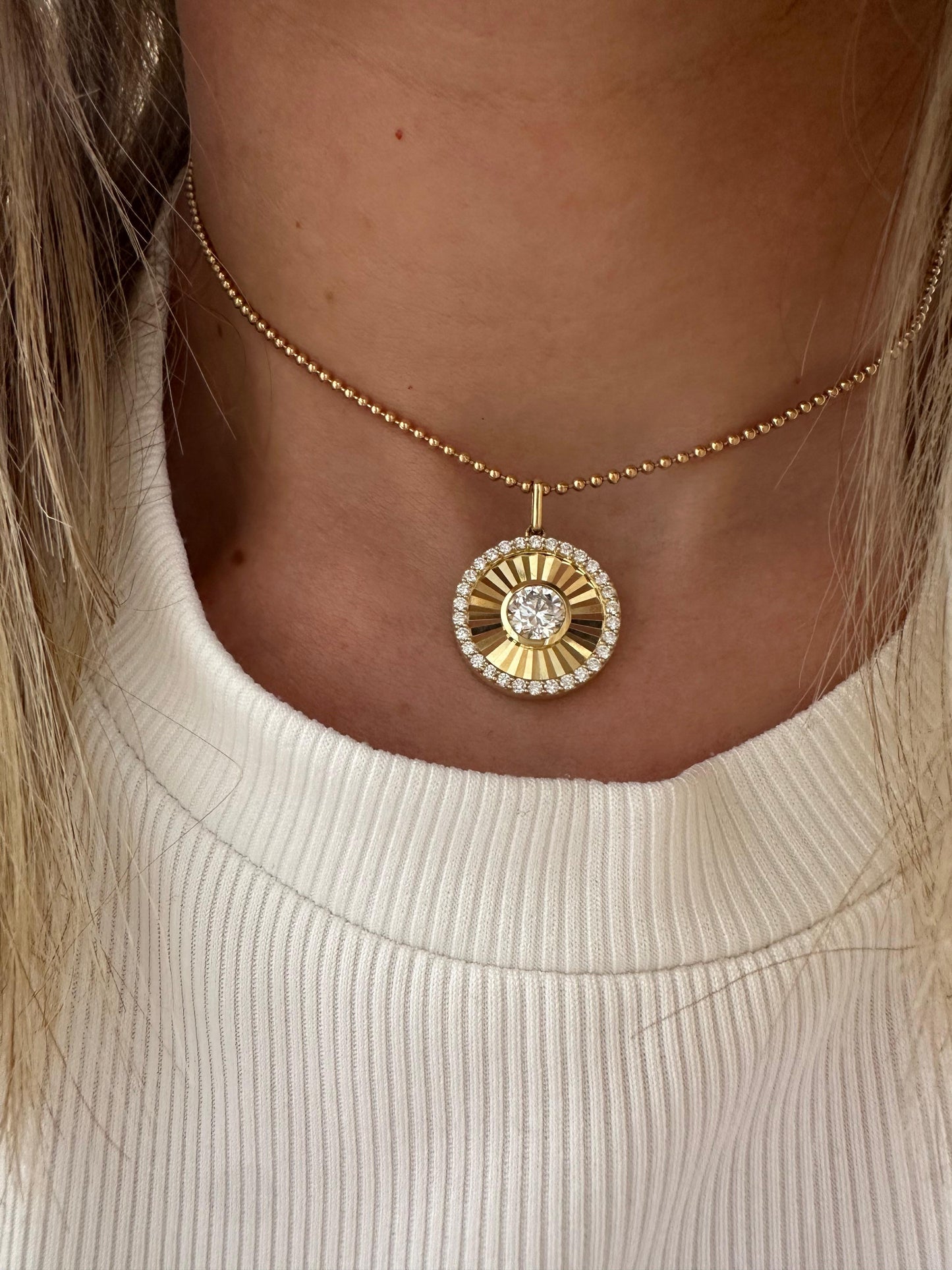 1.5 cttw fluted gold necklace with round center on ball chain