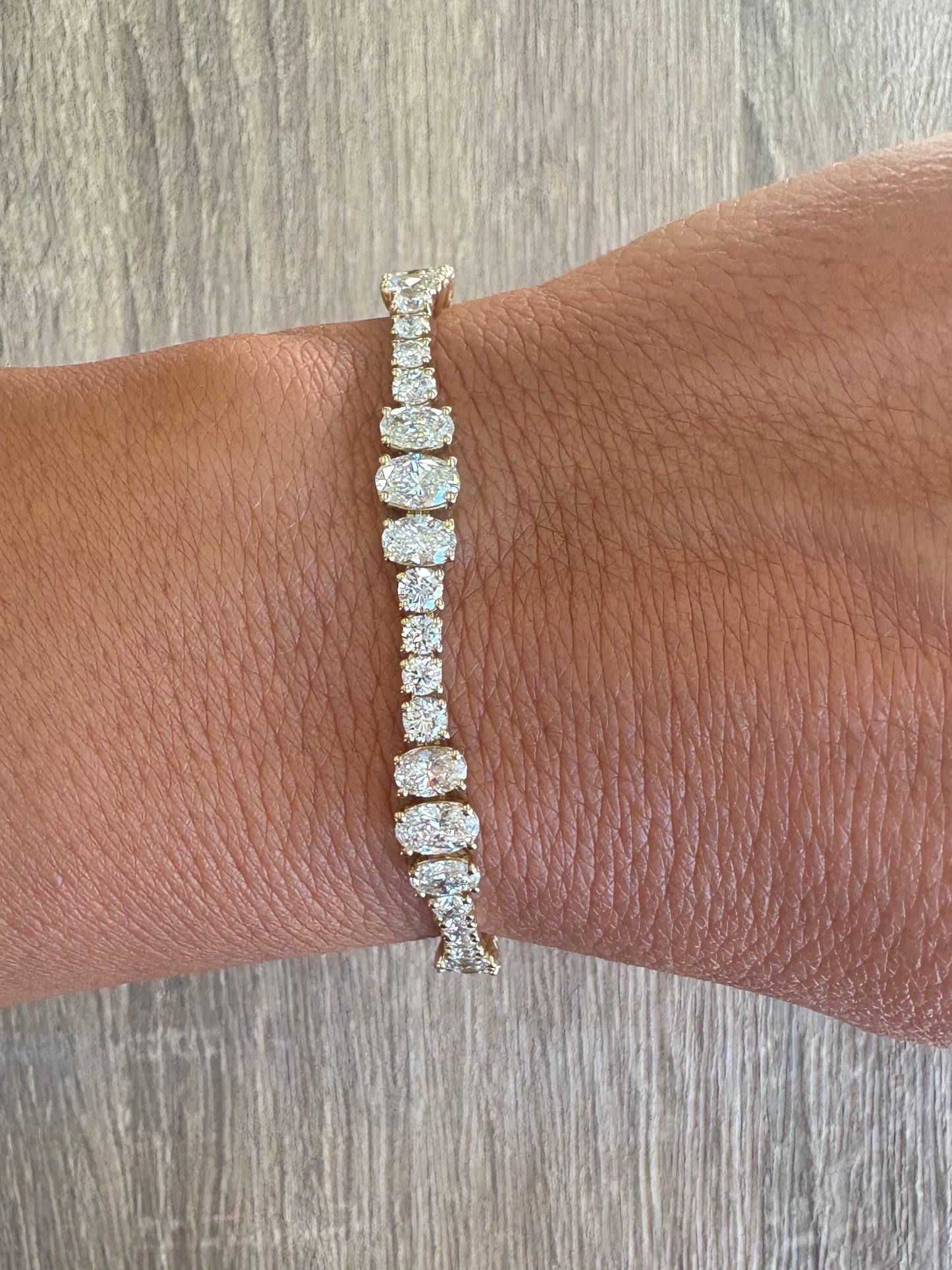 9.5 cttw yellow gold graduating oval and round tennis bracelet