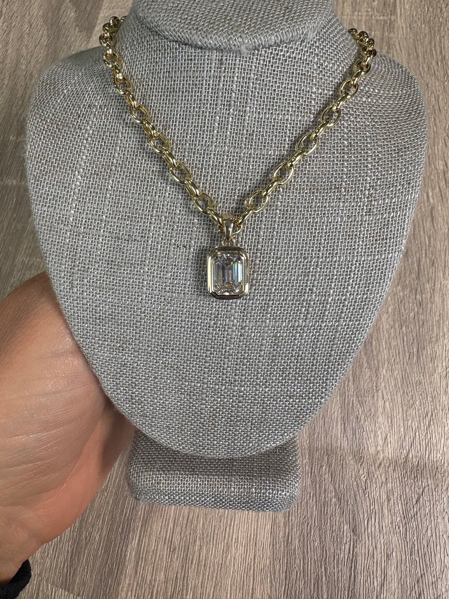 3 ct Bezel Emerald on Rolo Chain