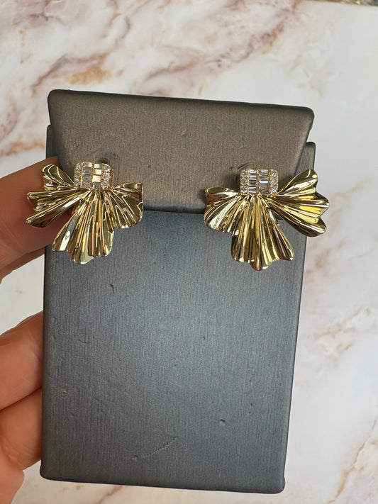 .37 cttw yellow gold half flowers
