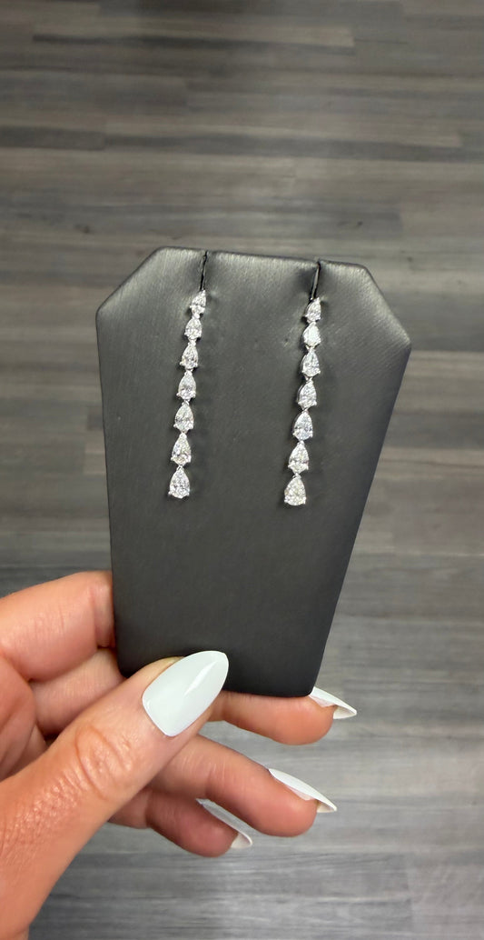 3 cttw graduating pear drop earrings