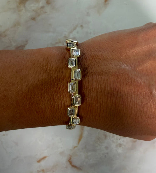 5.85 cttw yellow gold asymmetric bezel emerald bangle