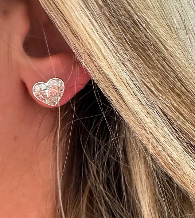 6 cttw white gold bezel heart studs