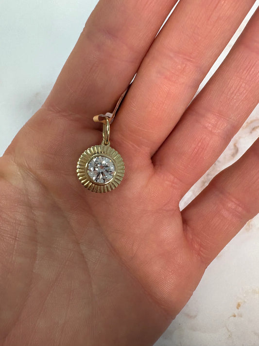 2 ct round charm with fluted gold ( no chain)