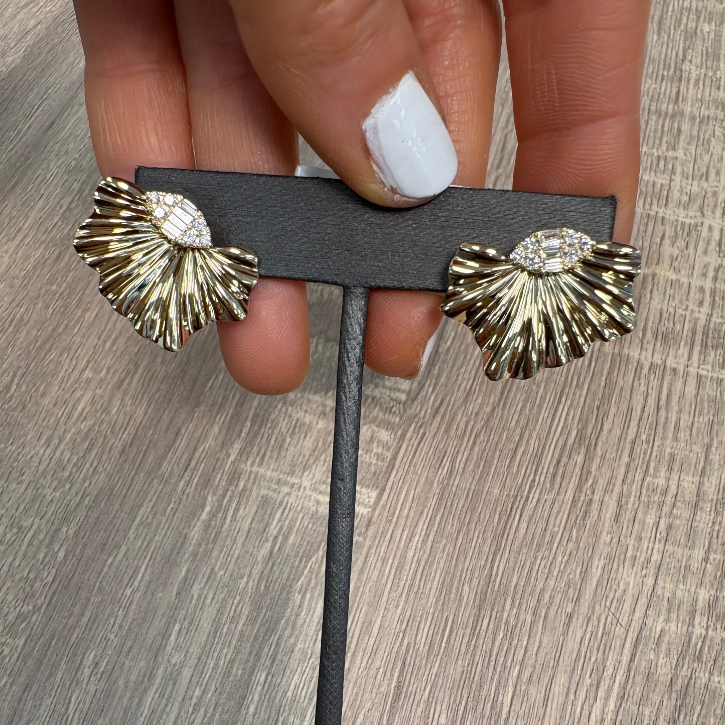 .46 cttw Yellow Gold Seashell Earrings