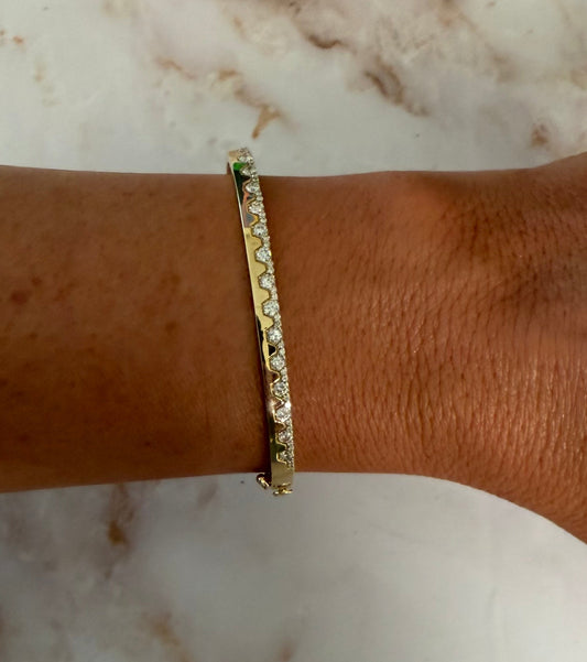 .8 cttw bangle with pave design