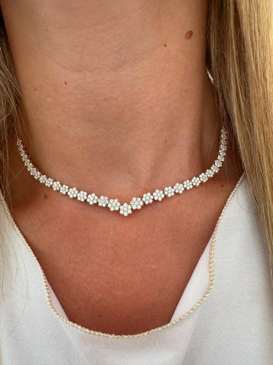 5.25 cttw yellow gold halfway flower necklace