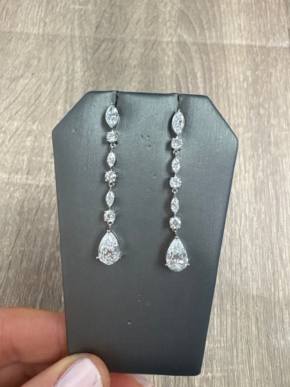 5.77 cttw marquis & round earrings with pear drop