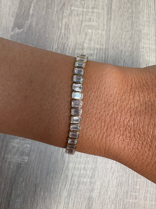 7.86 cttw Yellow Gold Bezel Emerald Tennis Bracelet