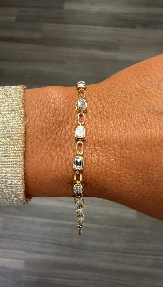 4.5 cttw bezel emerald chain link bracelet