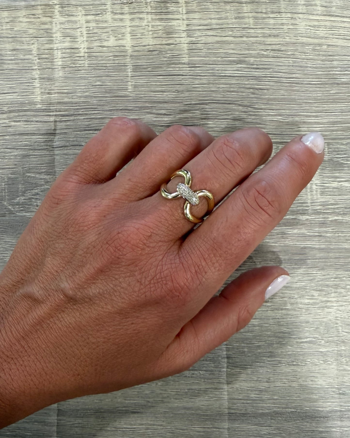 .17 cttw natural pave diamond chain link ring
