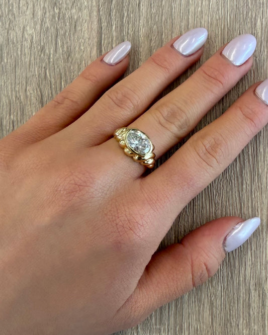 2 ct oval on yellow gold twisted band