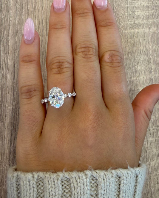 3.5 cttw oval center with rounds on band