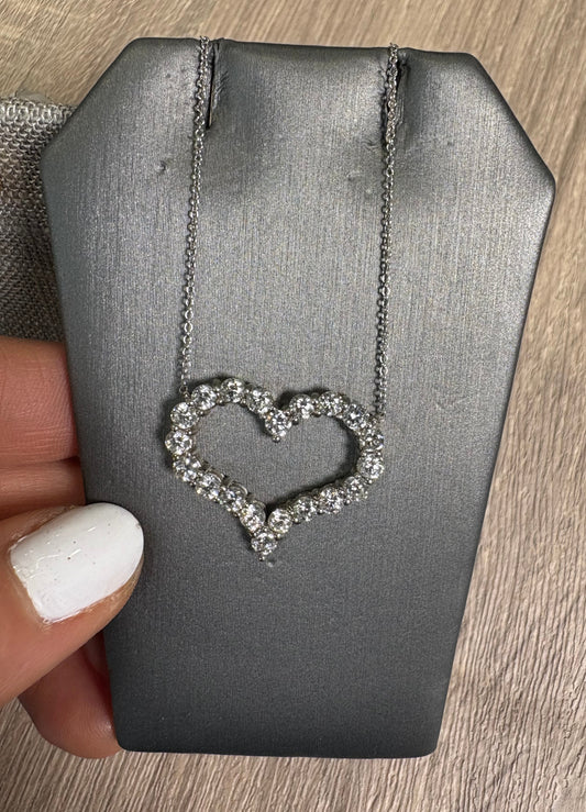 2 cttw Heart Outline Necklace