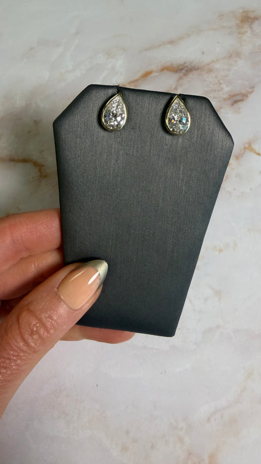4.2 cttw pear bezel studs