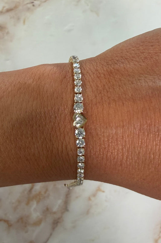 5.5 cttw yellow gold graduated tennis bracelet with bezel heart center