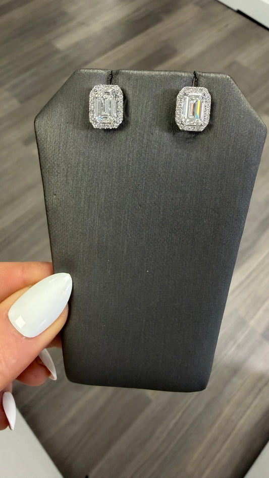 3.86 cttw emerald studs with halo
