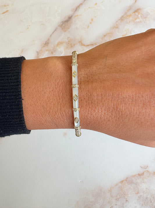 .85 cttw decorative bangle