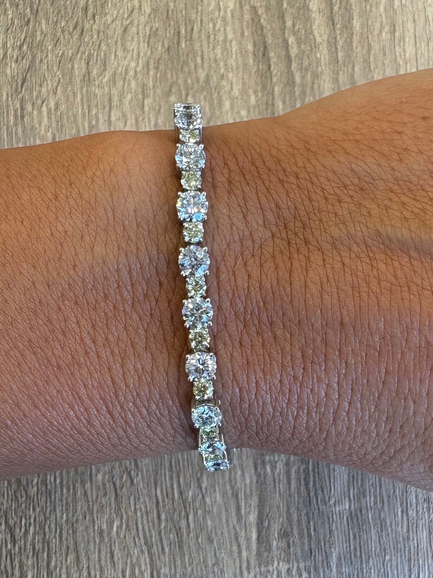 9.24 cttw alternating yellow and white round diamond tennis bracelet