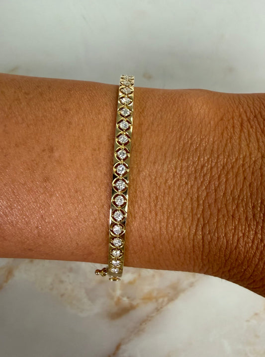 .65 cttw bangle with round stones
