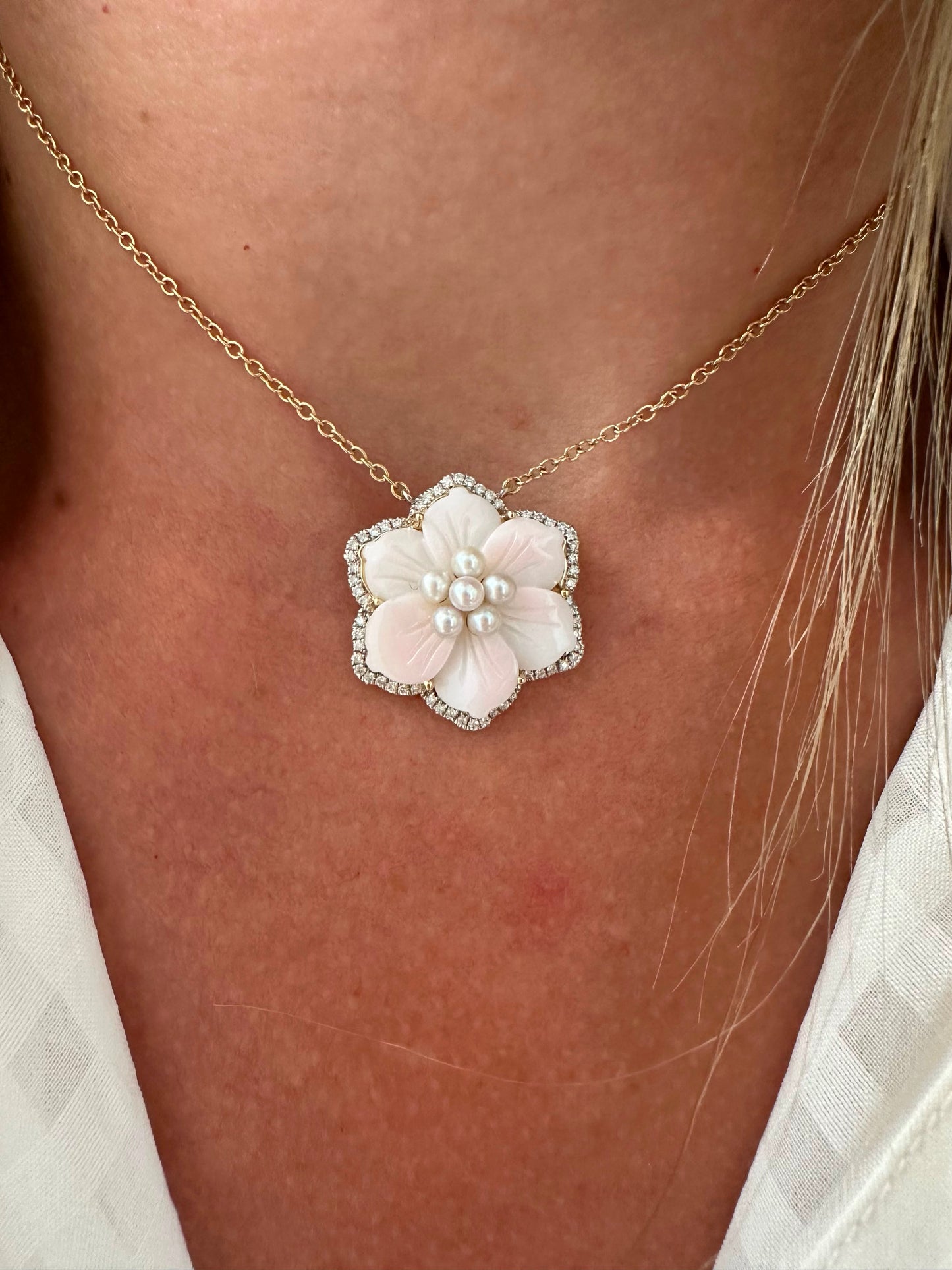 .23 cttw pearl flower with halo and pearl center